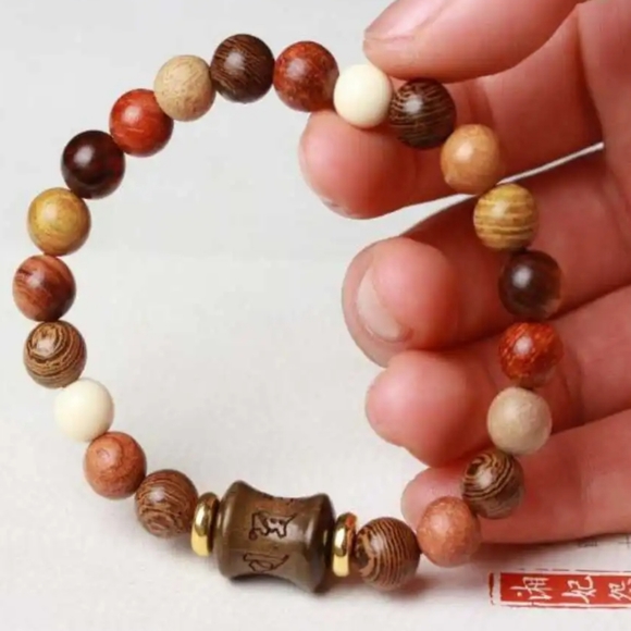 Wooden beads bracelet - Picture 2 of 4